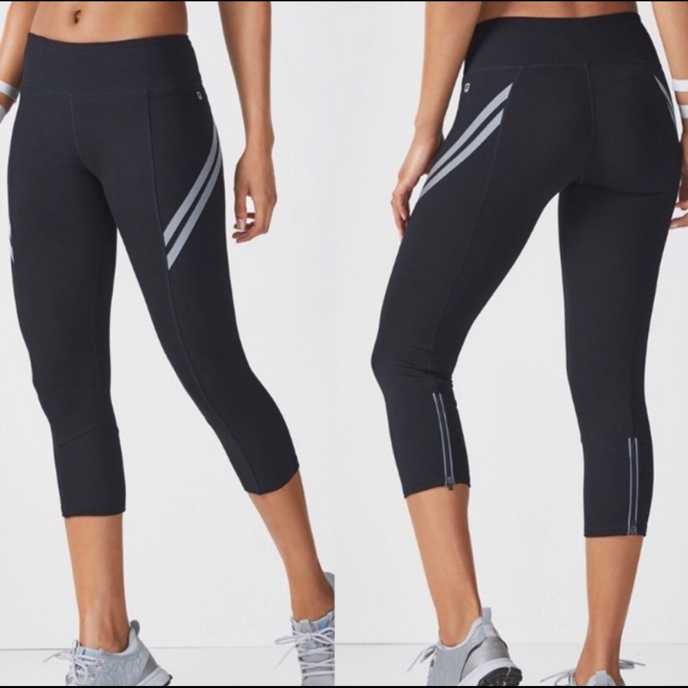 Fabletics Aria Capri w/reflective lining, Large